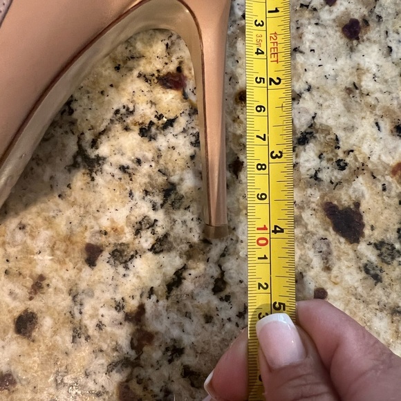 VALENTINO GARAVANI ROCKSTUD PUMP - Picture 9 of 12